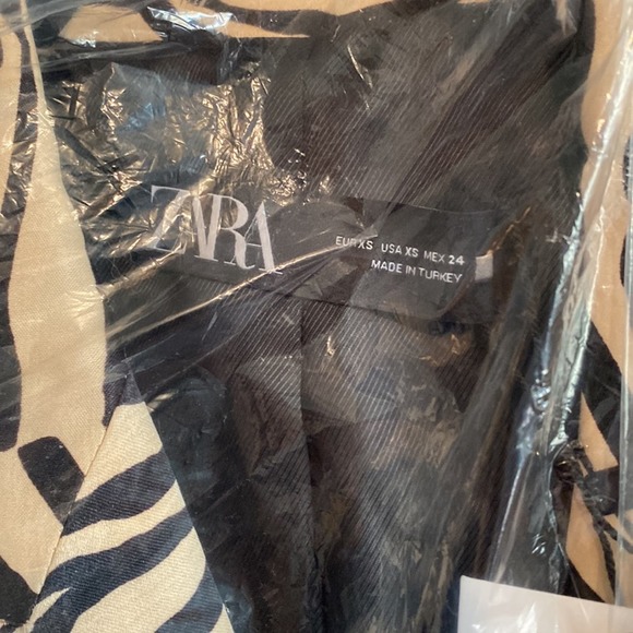 Zara Anjmal Print Satin Effect Blazer - Picture 3 of 3